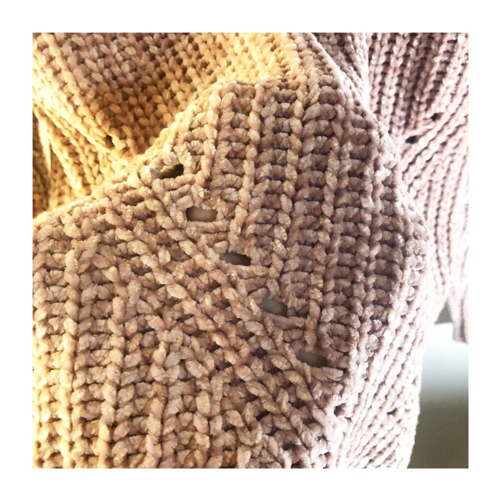 Altar'd State Sweater Size L - Picture 2 of 6